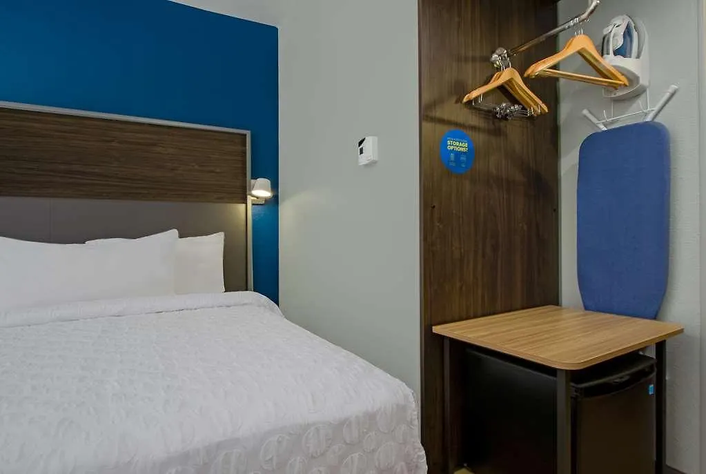 Tru By Hilton Columbus Airport Hotel 3*,